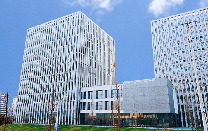 品牌定位策划行业观察：高端品牌全案服务如何助力本土企业差异化发展
